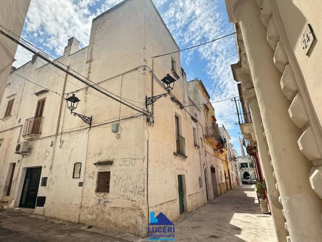 Palazzo / Stabile in vendita a Parabita LE
