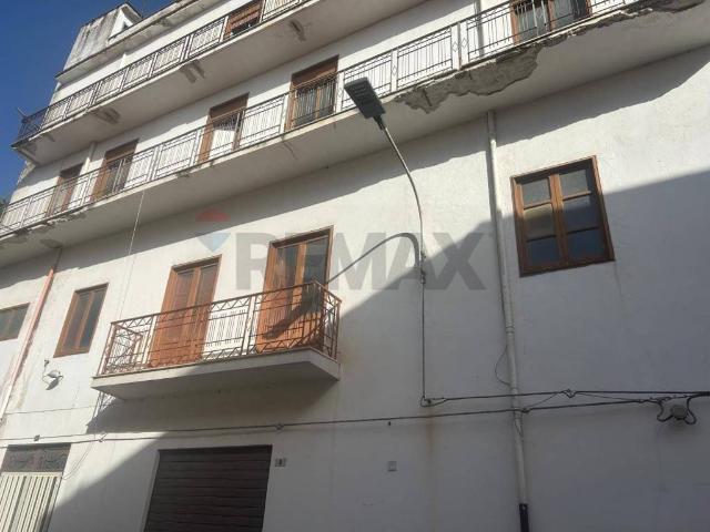 Palazzo / Stabile in vendita a Partinico PA