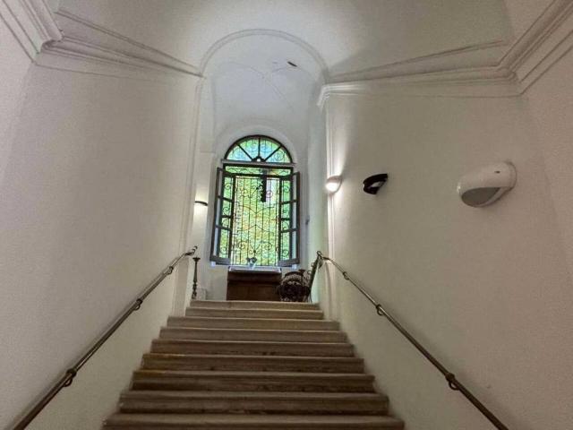 Palazzo / Stabile in vendita a Pesaro PU