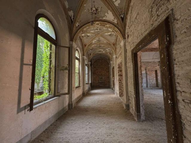 Palazzo / Stabile in vendita a Pesaro PU
