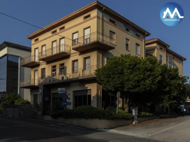 Palazzo / Stabile in vendita a Pesaro PU