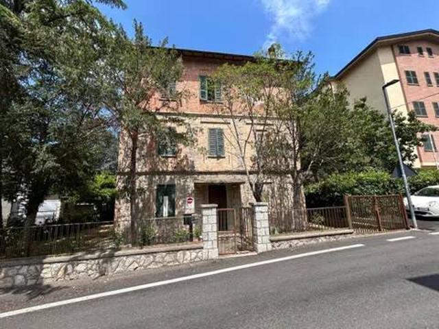 Palazzo / Stabile in vendita a Perugia PG