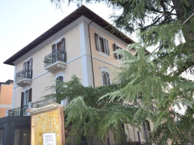 Palazzo / Stabile in vendita a Perugia PG