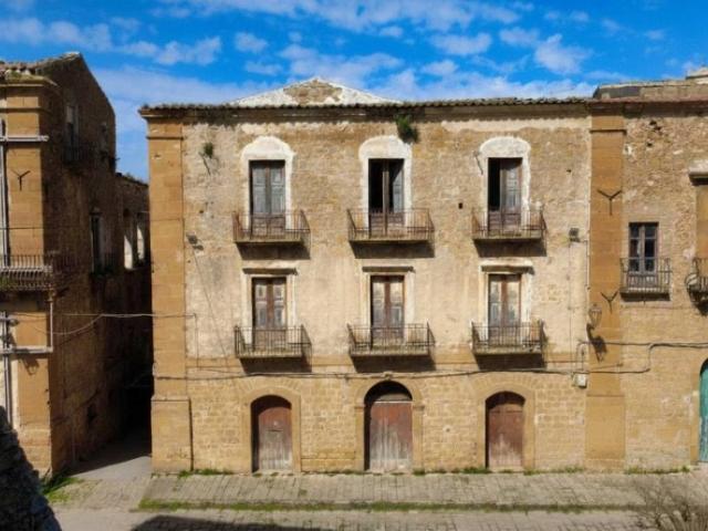 Palazzo / Stabile in vendita a Piazza Armerina EN