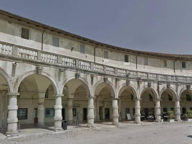 Palazzo / Stabile in vendita a Piazzola sul Brenta PD