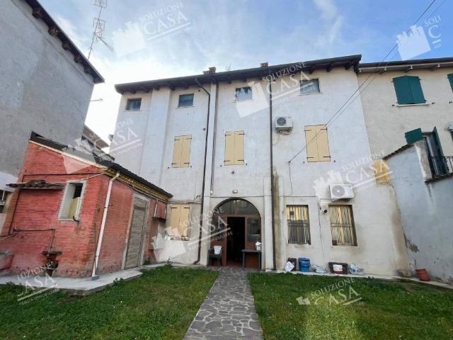 Palazzo / Stabile in vendita a Pieve di Cento BO