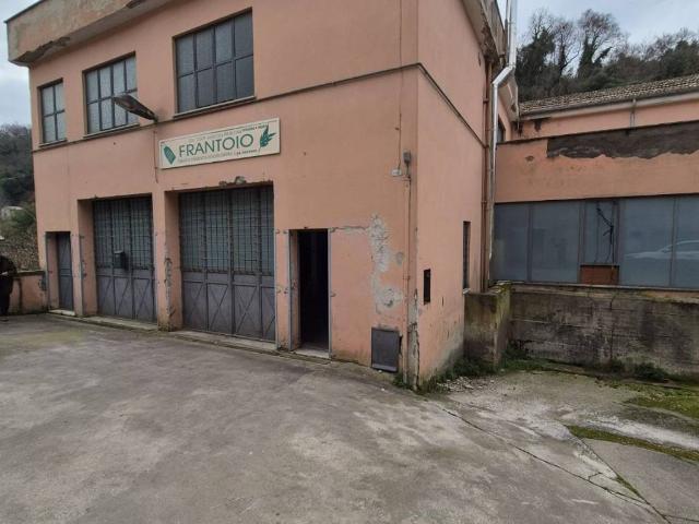 Palazzo / Stabile in vendita a Poli RM