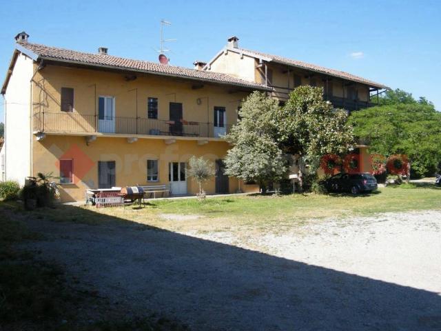 Palazzo / Stabile in vendita a Pombia NO