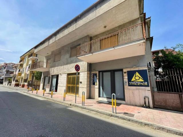 Palazzo / Stabile in vendita a Pomigliano d'Arco NA