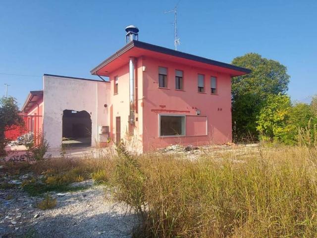 Palazzo / Stabile in vendita a Pordenone PN