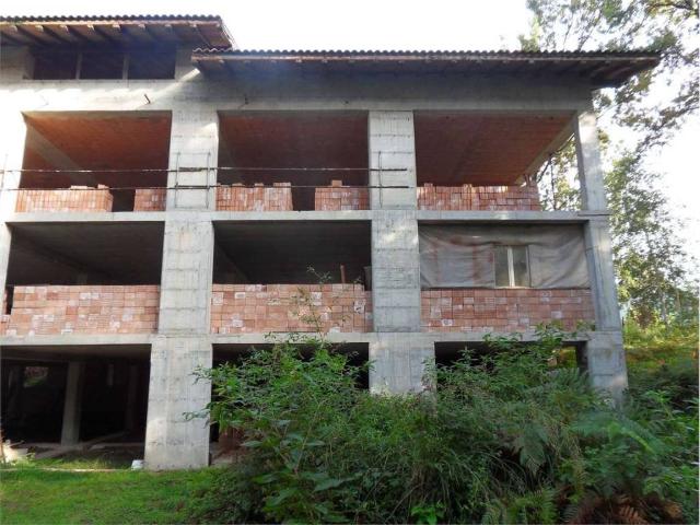 Palazzo / Stabile in vendita a Porto Valtravaglia VA