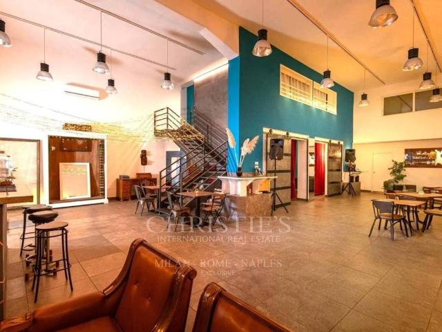 Palazzo / Stabile in vendita a Pozzuoli NA