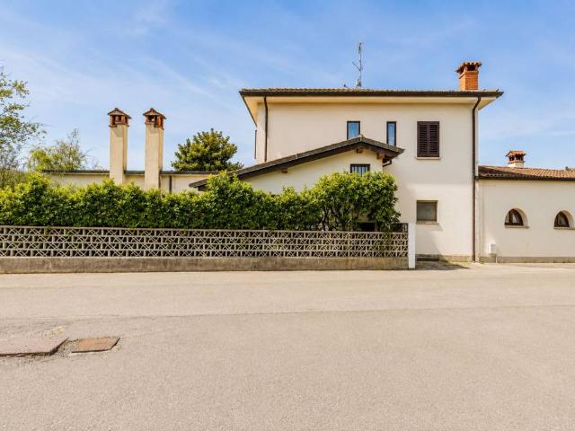Palazzo / Stabile in vendita a Pradamano UD