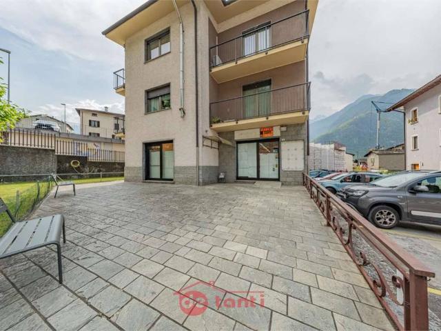 Palazzo / Stabile in vendita a Prata Camportaccio SO