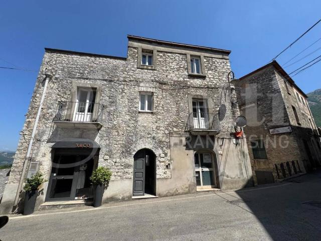 Palazzo / Stabile in vendita a Prata Sannita CE