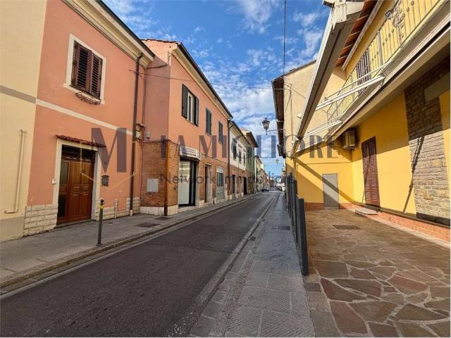 Palazzo / Stabile in vendita a Prato PO