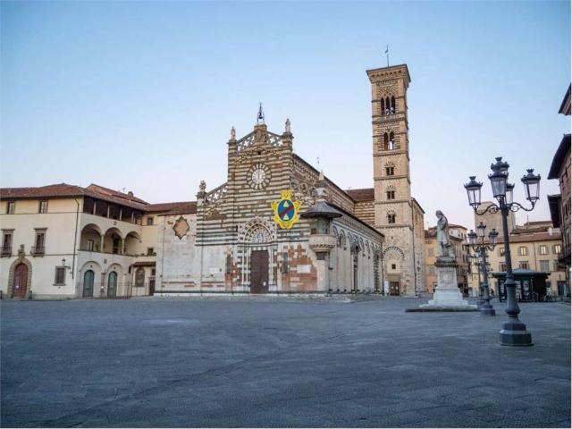 Palazzo / Stabile in vendita a Prato PO