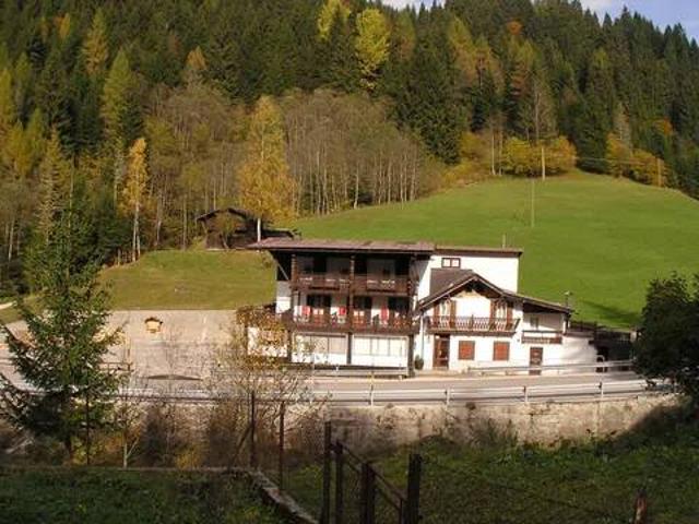 Palazzo / Stabile in vendita a Primiero San Martino di Castrozza TN