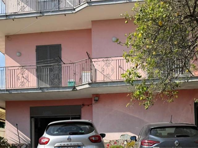 Palazzo / Stabile in vendita a Quarto NA