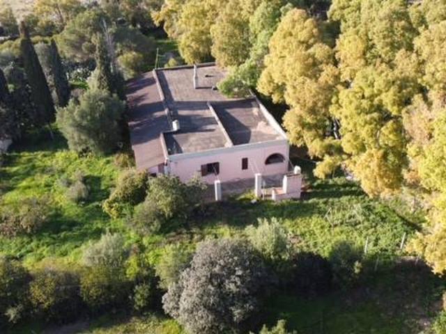 Palazzo / Stabile in vendita a Quartu Sant'Elena CA