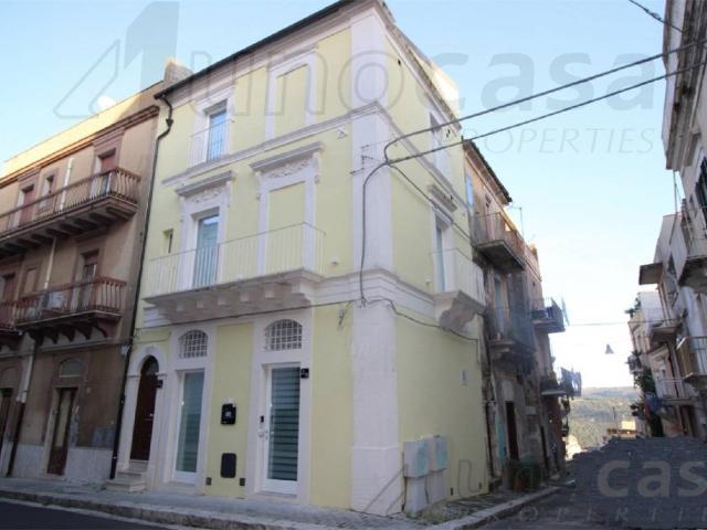 Palazzo / Stabile in vendita a Ragusa RG
