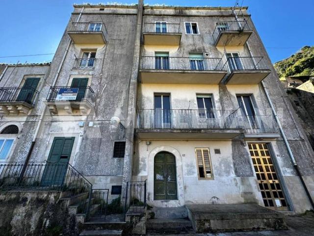 Palazzo / Stabile in vendita a Ragusa RG
