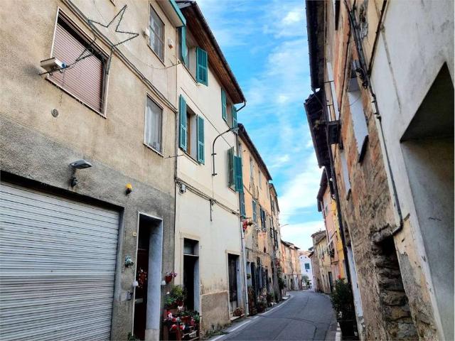 Palazzo / Stabile in vendita a Ranzo IM
