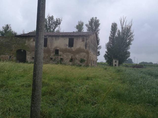 Palazzo / Stabile in vendita a Reggio Emilia RE