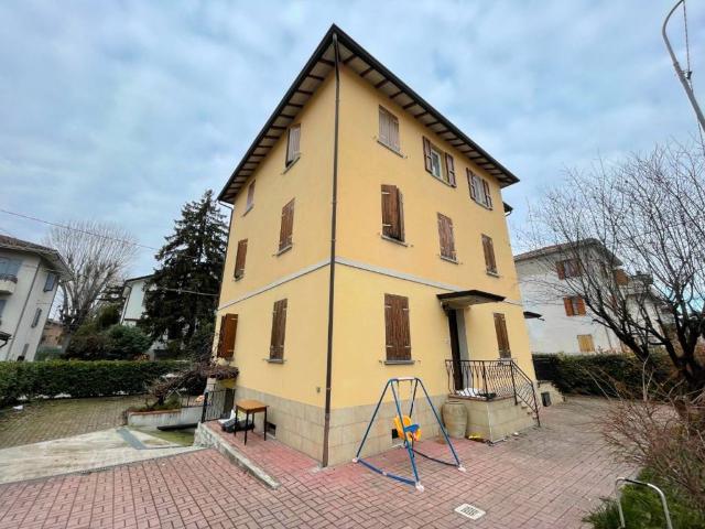 Palazzo / Stabile in vendita a Reggio Emilia RE