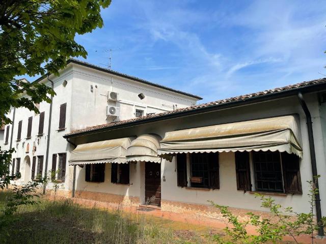 Palazzo / Stabile in vendita a Reggiolo RE
