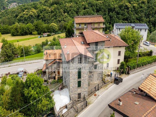 Palazzo / Stabile in vendita a Rezzago CO