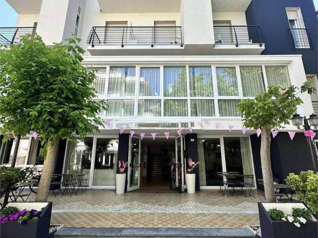 Palazzo / Stabile in vendita a Riccione RN