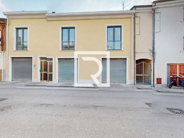 Palazzo / Stabile in vendita a Rimini RN