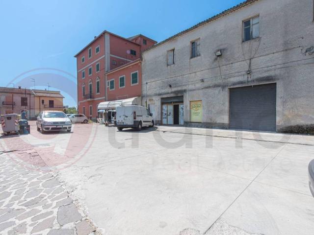 Palazzo / Stabile in vendita a Roccasecca FR