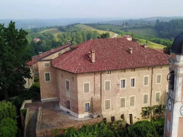 Palazzo / Stabile in vendita a Roatto AT