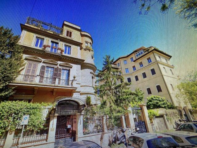Palazzo / Stabile in vendita a Roma RM