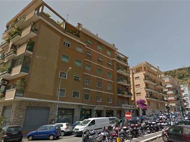 Palazzo / Stabile in vendita a Roma RM
