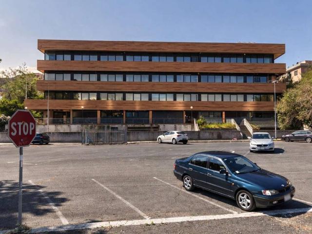 Palazzo / Stabile in vendita a Roma RM
