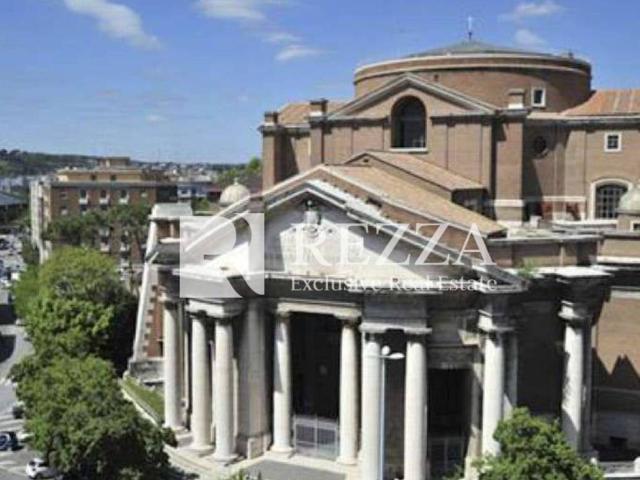 Palazzo / Stabile in vendita a Roma RM