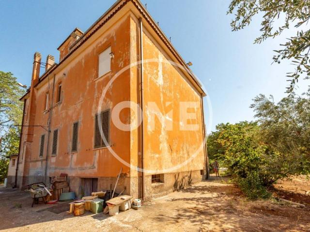 Palazzo / Stabile in vendita a Roma RM