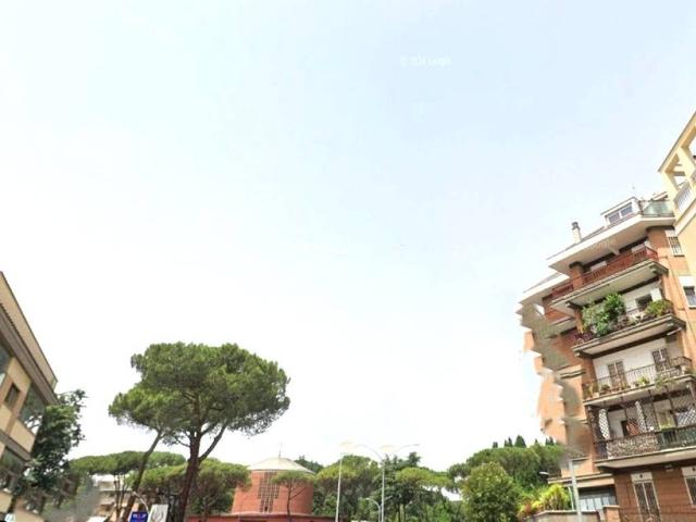 Palazzo / Stabile in vendita a Roma RM