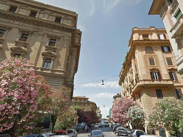 Palazzo / Stabile in vendita a Roma RM