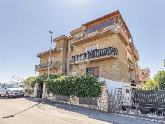 Palazzo / Stabile in vendita a Roma RM
