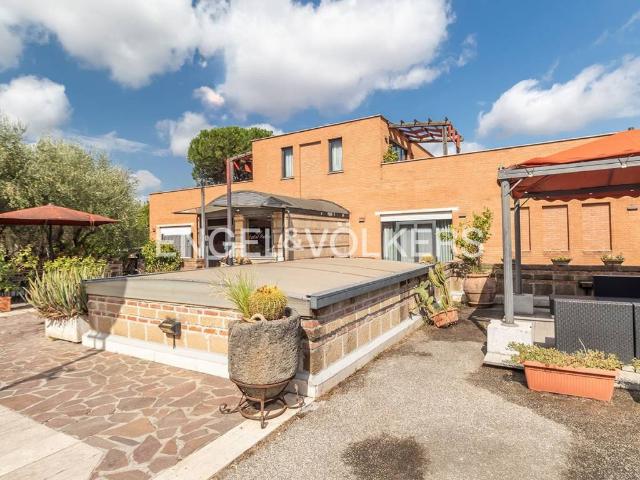 Palazzo / Stabile in vendita a Roma RM