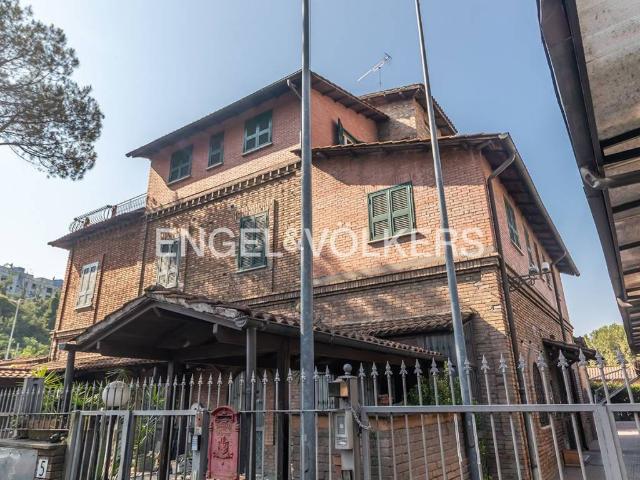 Palazzo / Stabile in vendita a Roma RM