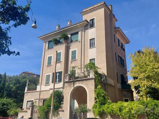 Palazzo / Stabile in vendita a Roma RM