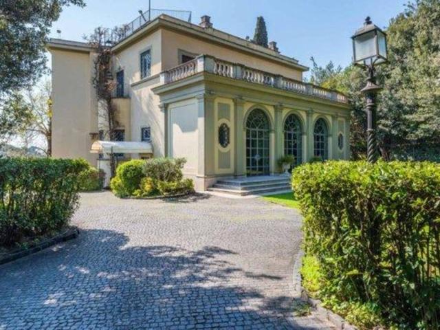 Palazzo / Stabile in vendita a Roma RM