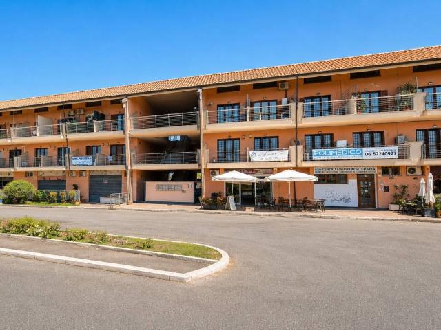 Palazzo / Stabile in vendita a Roma RM