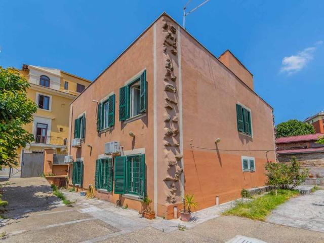 Palazzo / Stabile in vendita a Roma RM