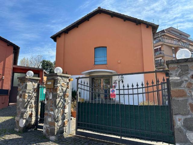 Palazzo / Stabile in vendita a Roma RM